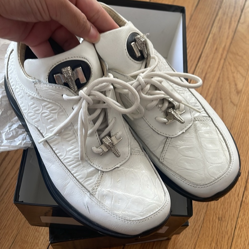 White mauri sneakers